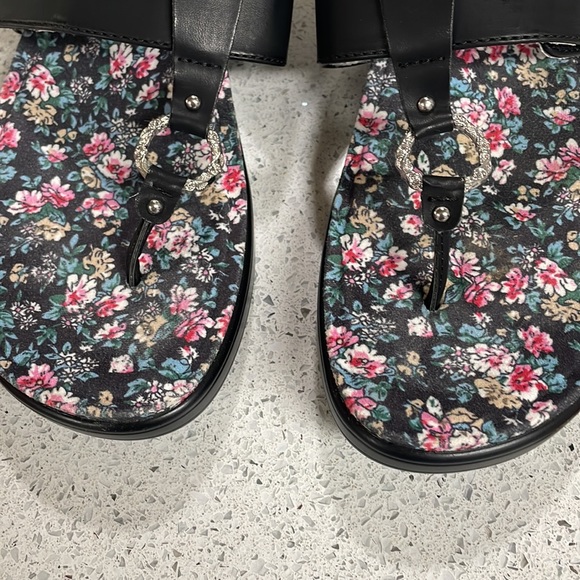 Algeria Moxi Enchanting Thong Sandal - Picture 3 of 11